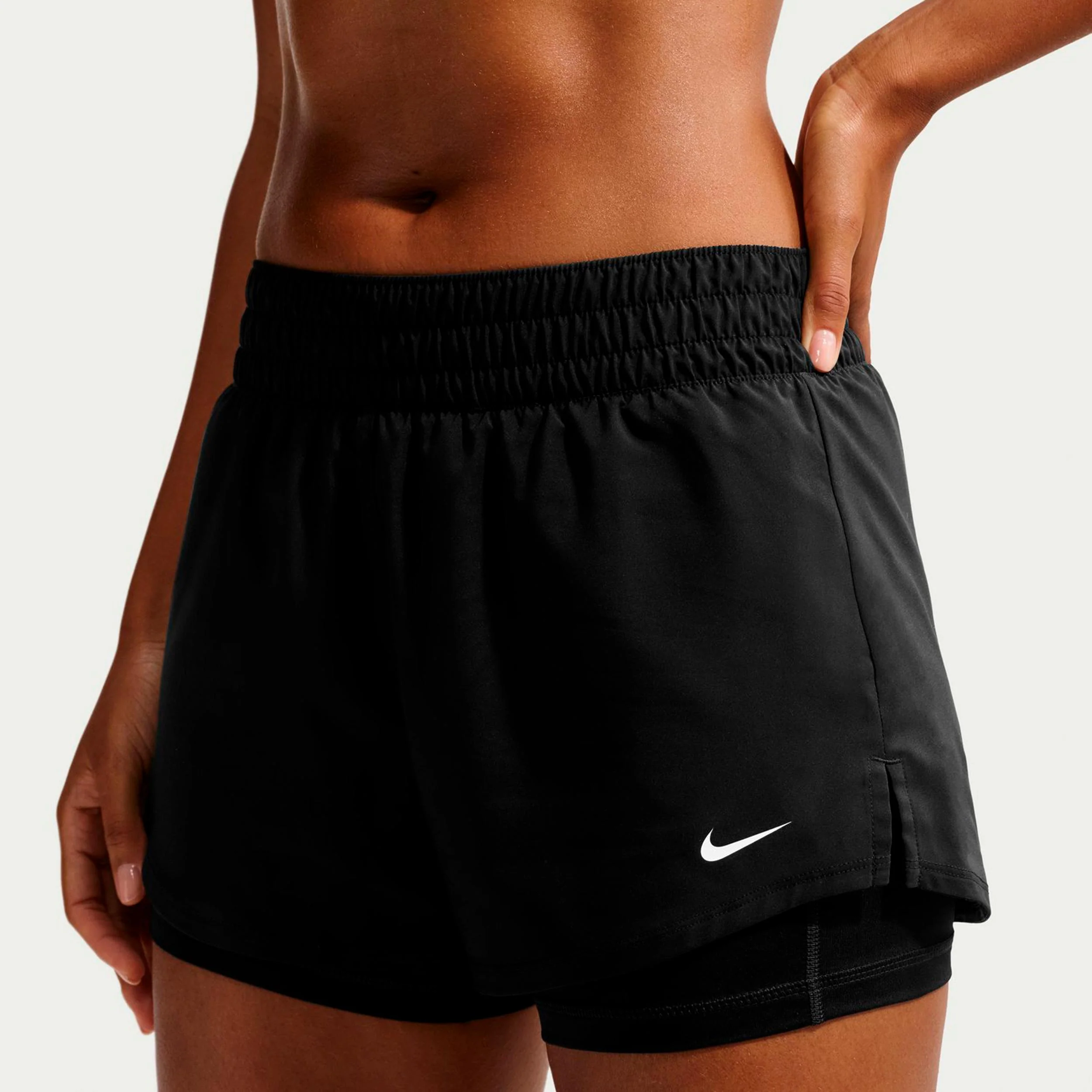 Dri-Fit One Mid Rise 2in1 3in Shorts Damen-schwarz, weiß