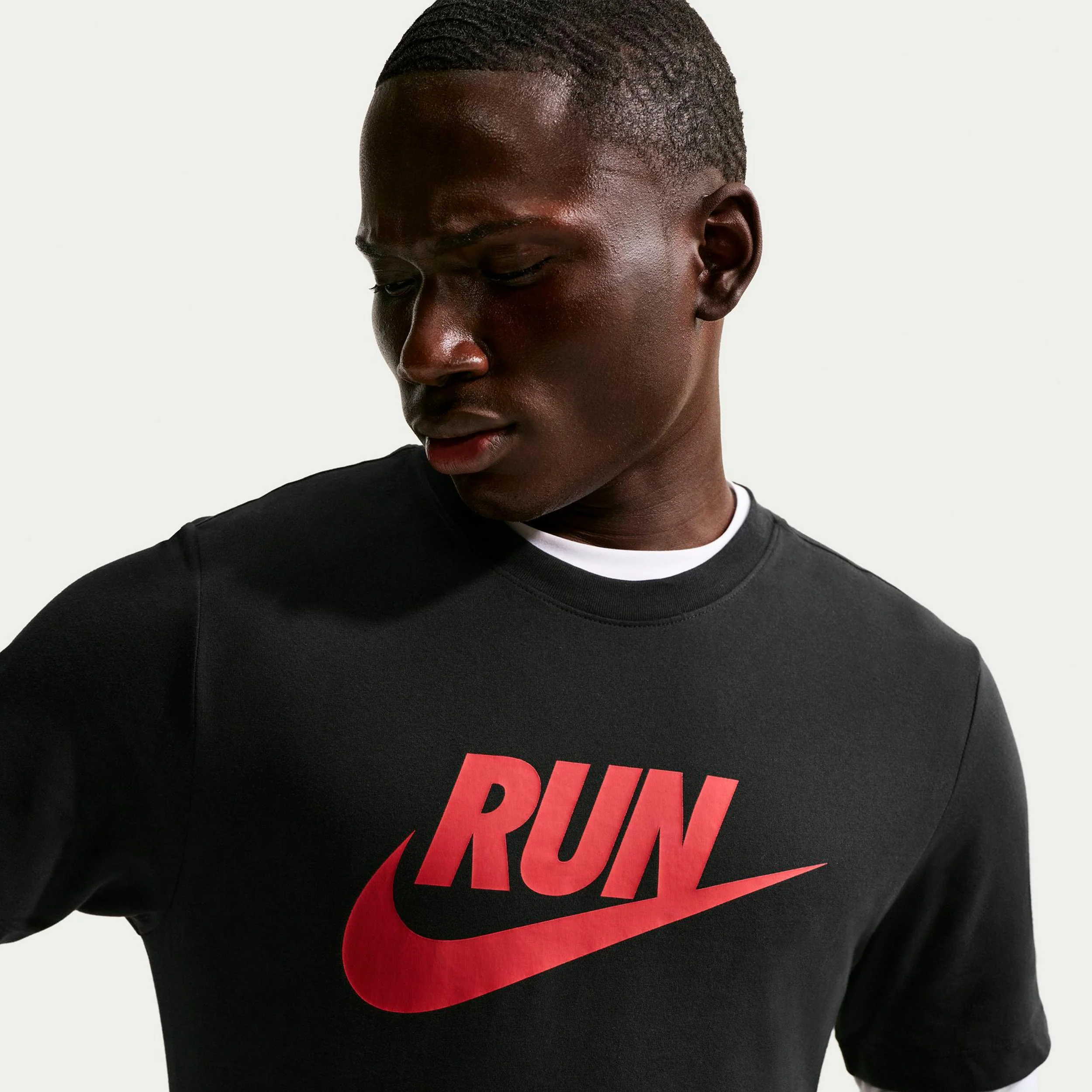 Run Swoosh Laufshirt Herren - schwarz, rot - Image 5