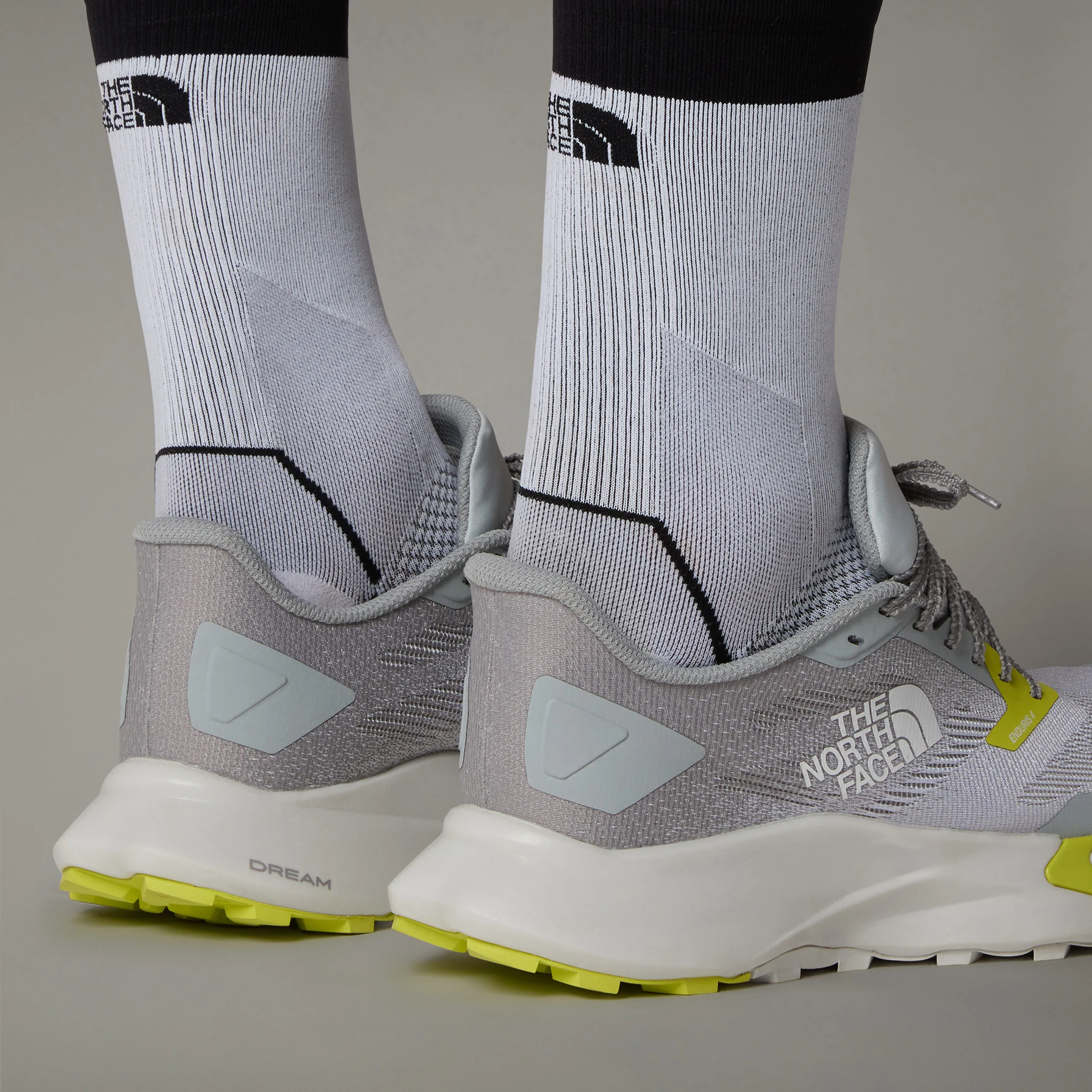 Vectiv Enduris 4 Trailschuh Herren - hellgrau, gelb - Image 5